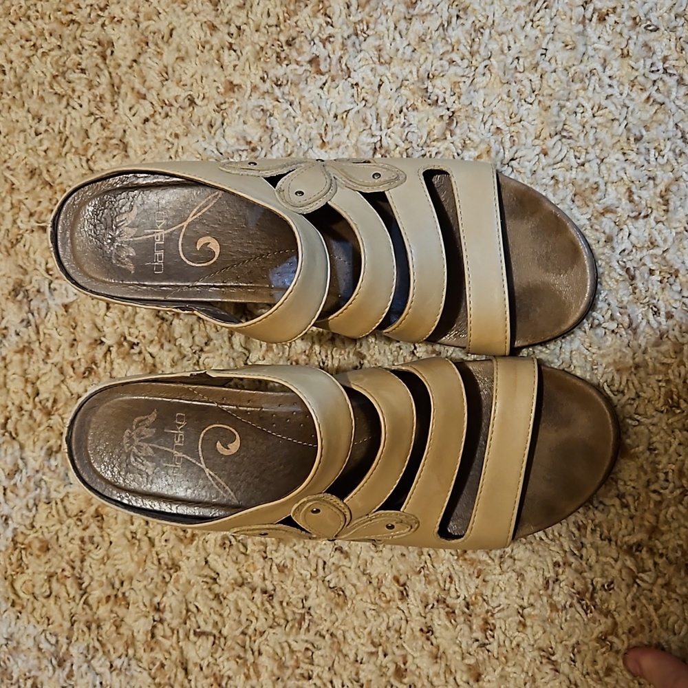 Dansko clog sandals, tan size 40 (like 9)